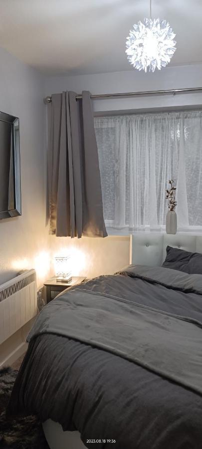 Lister Park Bradford Stylish 1Bed Coach House - Quiet & Tranquil Cottage & Parking Zewnętrze zdjęcie