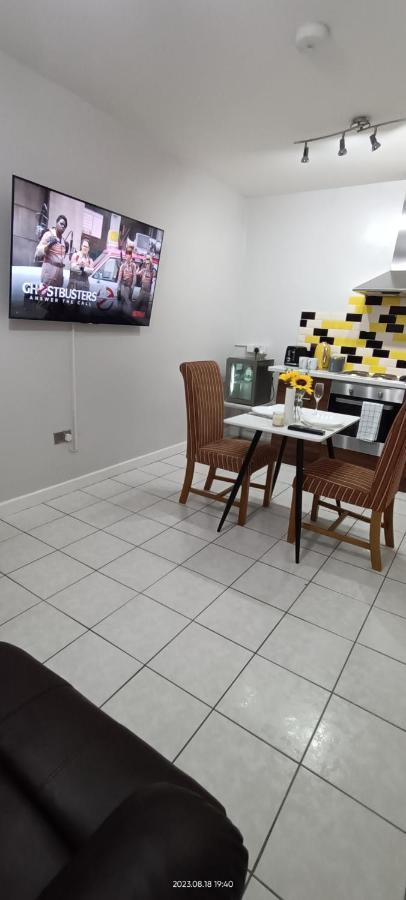 Lister Park Bradford Stylish 1Bed Coach House - Quiet & Tranquil Cottage & Parking Zewnętrze zdjęcie